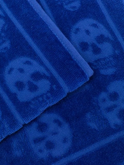 ALEXANDER MCQUEEN 骷髅头刺绣海滩毛巾 - 蓝色