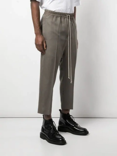 RICK OWENS CROPPED DRAWSTRING TROUSERS - 灰色