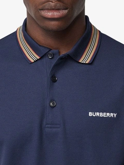 Shop Burberry Poloshirt Mit Streifen In Uniform Blue