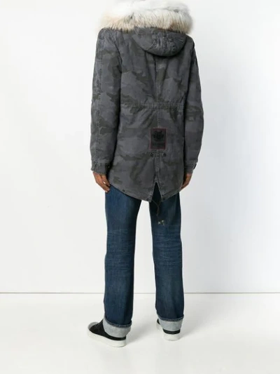 Shop Mr & Mrs Italy Camouflage-parka Mit Fuchspelzbesatz In C8194 Grey