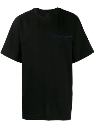 Shop Juunj T-shirt Mit Grafischem Print In Black