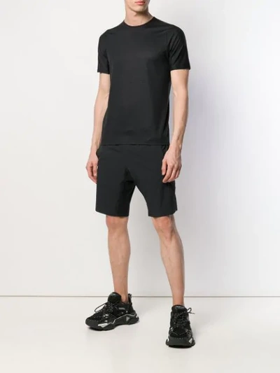 Shop Arc'teryx Veilance Shorts Mit Stretchbund - Schwarz In Black