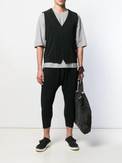 HOMME PLISSÉ ISSEY MIYAKE PLEATED WAISTCOAT - 黑色