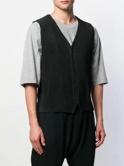 HOMME PLISSÉ ISSEY MIYAKE PLEATED WAISTCOAT - 黑色