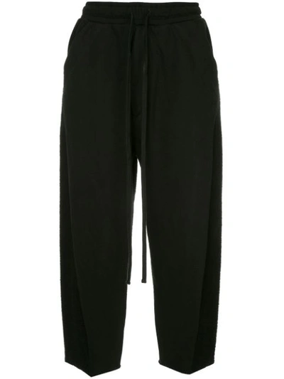 Shop Julius Weite Cropped-hose In Black