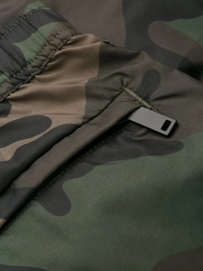 Shop Valentino Badeshorts Mit Camouflage-print In Brown