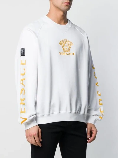 VERSACE EMBROIDERED MEDUSA SWEATSHIRT - 白色