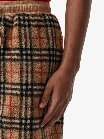 Shop Burberry Shorts Mit Vintage-check In Neutrals