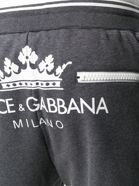 tapered jogging bottoms