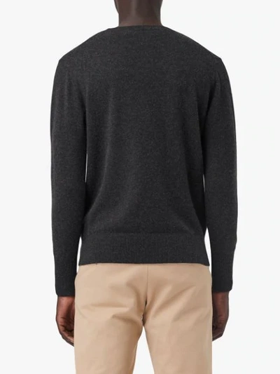BURBERRY EMBROIDERED ARCHIVE LOGO CASHMERE SWEATER - 灰色