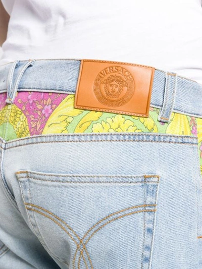 VERSACE STRAIGHT-LEG FLORAL PATCH JEANS - 蓝色
