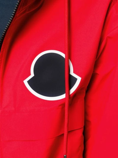 Shop Moncler Kapuzenmantel Mit Logo-print In Red