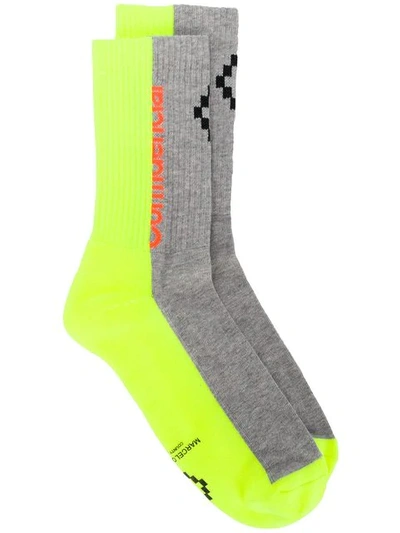 MARCELO BURLON COUNTY OF MILAN TWO-TONE SOCKS - 黄色