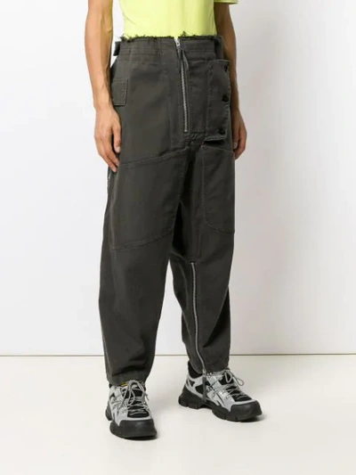 MAISON MARGIELA DISTRESSED TROUSERS - 灰色