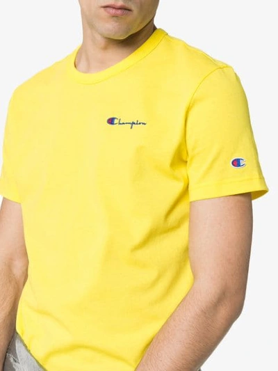 CHAMPION YELLOW REVERSE WEAVE LOGO EMBROIDERED COTTON T SHIRT - 黄色