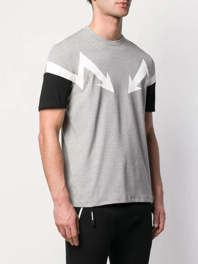 Shop Neil Barrett T-shirt Mit Pfeil-print In Grey