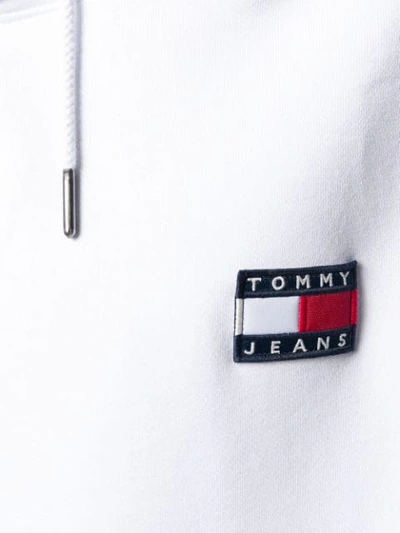 TOMMY JEANS LOGO DRAWSTRING HOODIE - 白色