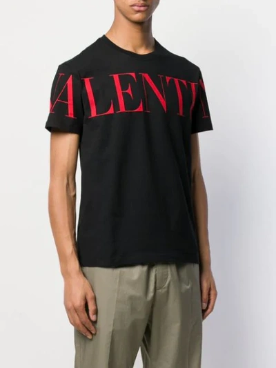 Shop Valentino T-shirt Mit Logo-print - Schwarz In Black