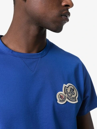 Shop Moncler T-shirt Mit Logo-patch In Blue