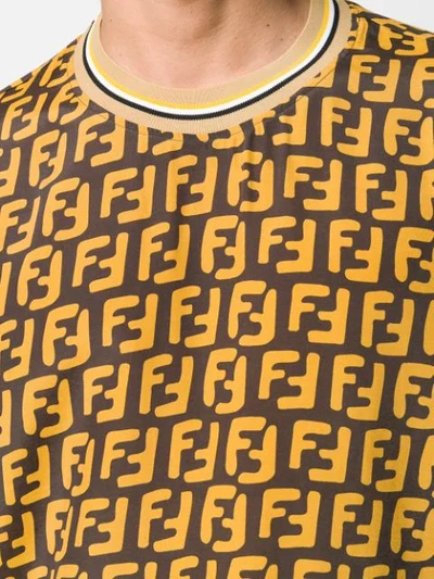 Shop Fendi T-shirt Mit Ff-print - Braun In Brown