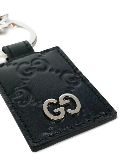 Shop Gucci Signature Textured Keyring In Blue