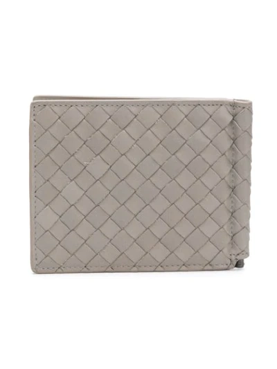 Shop Bottega Veneta Portemonnaie Mit Intrecciato-flechtmuster In Grey