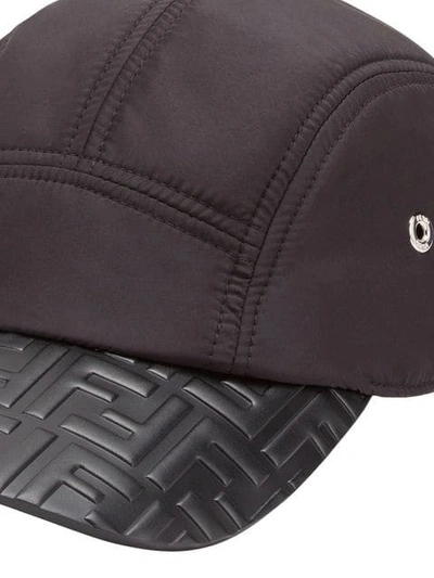 Shop Fendi Baseballkappe Mit Eingeprägten Logos - Schwarz In Black