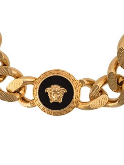 Shop Versace Halskette Mit Emaillierten Medaillons In Gold