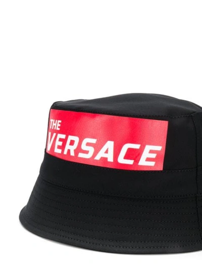 Shop Versace Tabloid Motif Print Bucket Hat In I008 Nero