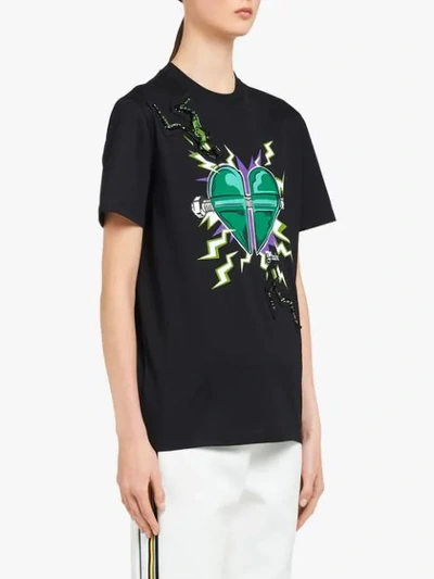 Shop Prada T-shirt Mit Herz-print In Black ,green