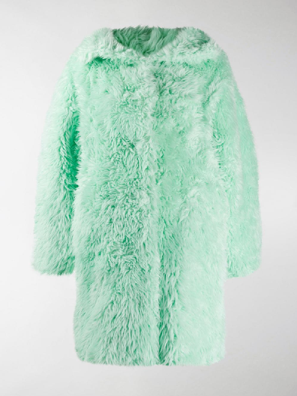 navy blue dress and gold shoes