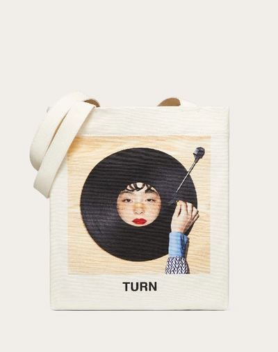 Shop Valentino Garavani Shopper With “turn” Print In Collaboration With Izumi Miyazaki Unisex Ivory Cotto