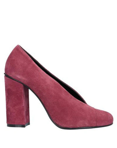 Shop Fiorifrancesi Pump In Garnet