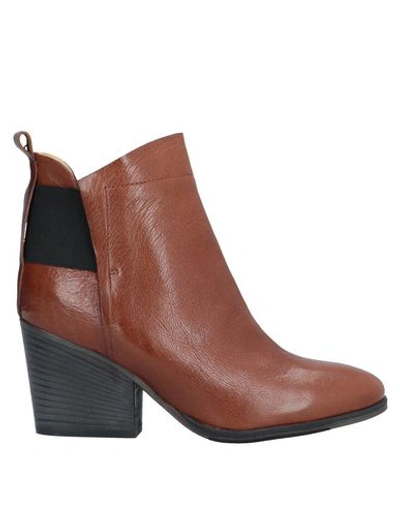 Shop Fiorifrancesi Ankle Boot In Tan