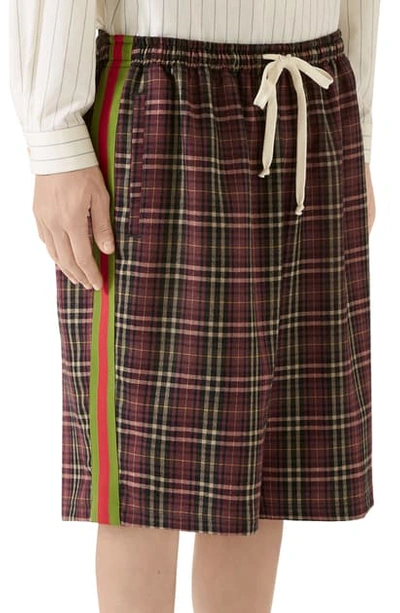 Shop Gucci Oversize Tartan Cotton Shorts In Vineyard/black