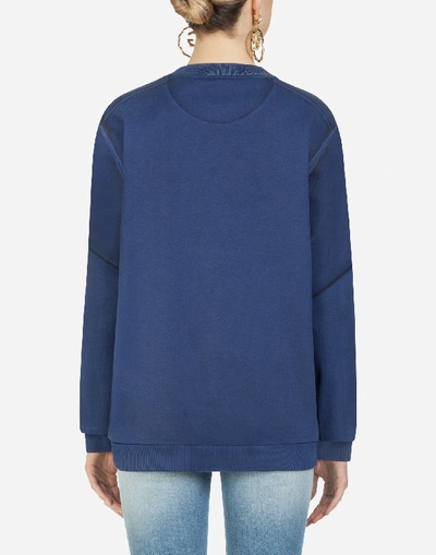 Shop Dolce & Gabbana Round-neck Sweatshirt With Queen Print In Blue