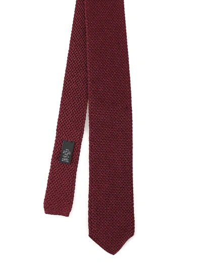 Shop Ermenegildo Zegna Burgundy Knitted Silk Tie