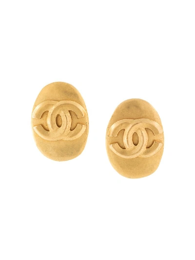 Pre-owned Chanel 1996 Oval Cc Clip-on Earrings In Gold