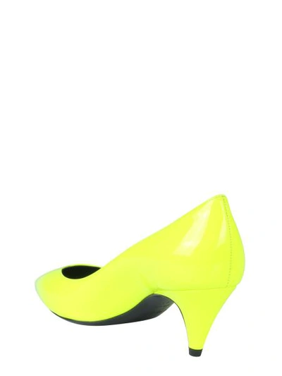 Shop Saint Laurent Pump Kiki In Yellow