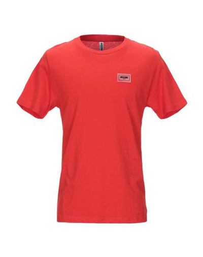 Shop Moschino T-shirts In Red