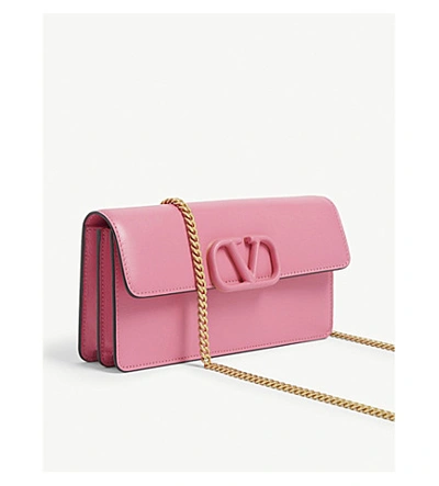 Shop Valentino V Logo Leather Wallet-on-chain In Mac Rose