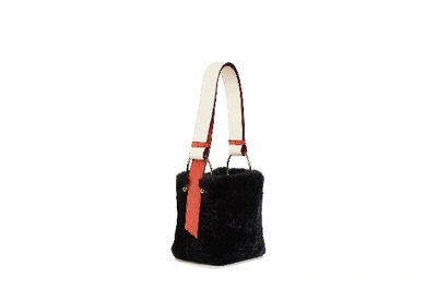 Strathberry Lana Nano Bucket Bag, 名牌, 手袋及銀包- Carousell