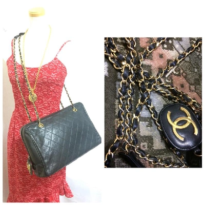 Pre-owned Chanel Vintage  Black Goatskin Shoulder Bag With Stiches, Gold Tone Chains, And Large Golden Cc Charm In Grey