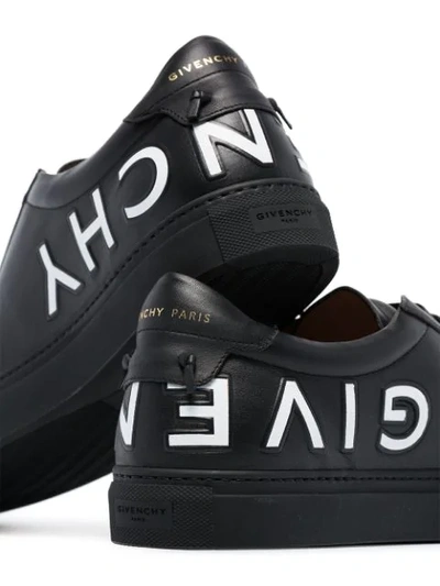 GIVENCHY BLACK REVERSE LOGO LEATHER SNEAKERS - 黑色