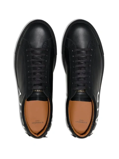 GIVENCHY BLACK REVERSE LOGO LEATHER SNEAKERS - 黑色