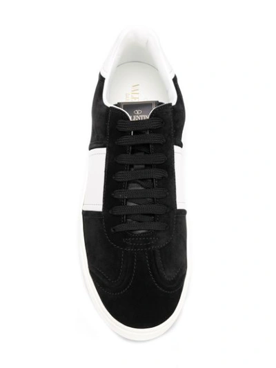 Shop Valentino 'flycrew' Wildleder-sneakers In Black