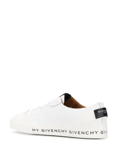GIVENCHY LOGO PRINTED TENNIS SNEAKERS - 白色