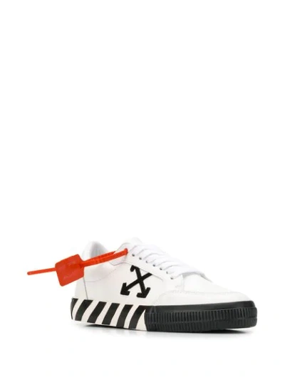 OFF-WHITE STRIPED LOW TOP SNEAKERS - 白色