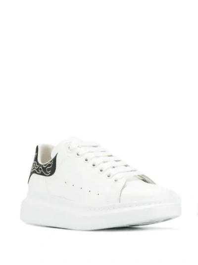 ALEXANDER MCQUEEN STUD EMBELLISHED LOW-TOP SNEAKERS - 白色