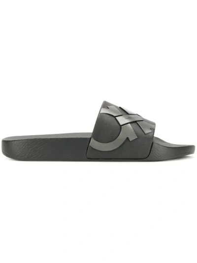 Shop Ferragamo Salvatore  Gancio Pool Slides - Black